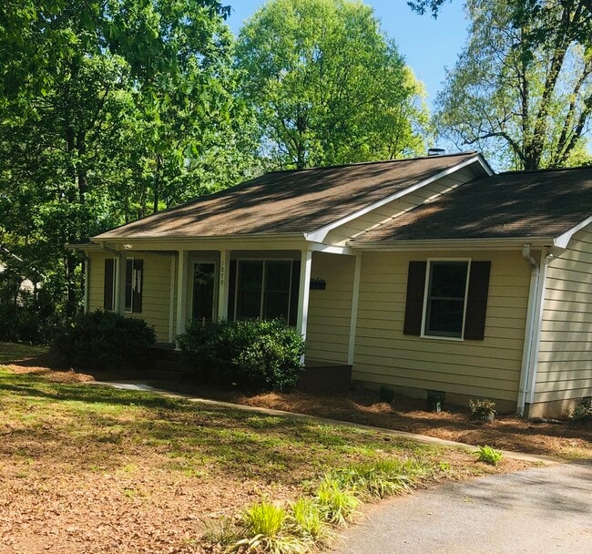 Photo - 1070 Acorn Ct