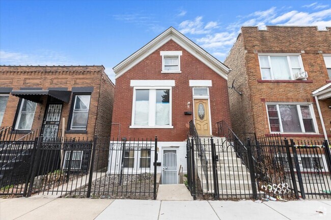 Building Photo - 2108 S Homan Ave Unit 2 Rental