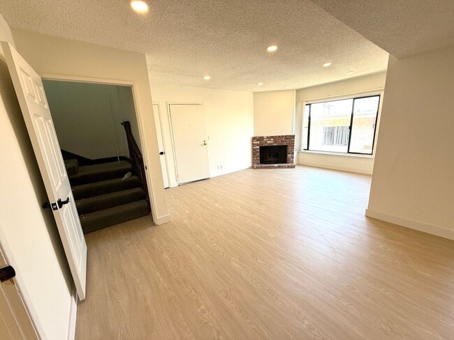 Photo - 1444 Centinela Ave Unit 6