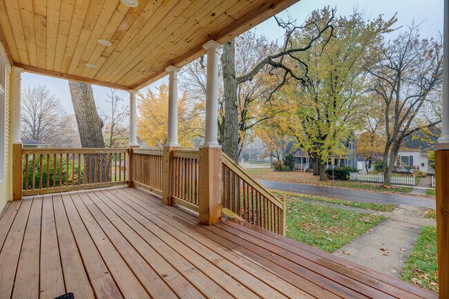 Photo - 5241 Lyman Ave