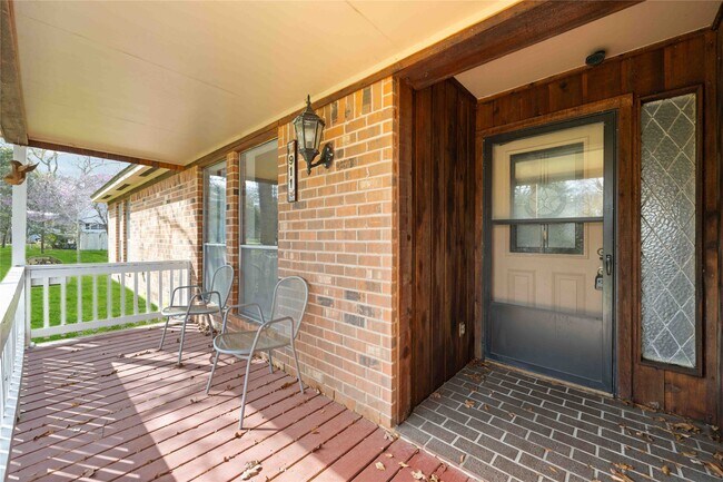 Photo - 911 Brook Forest Dr