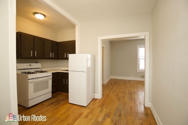 Photo - 3713 N Pine Grove Ave Unit M01B