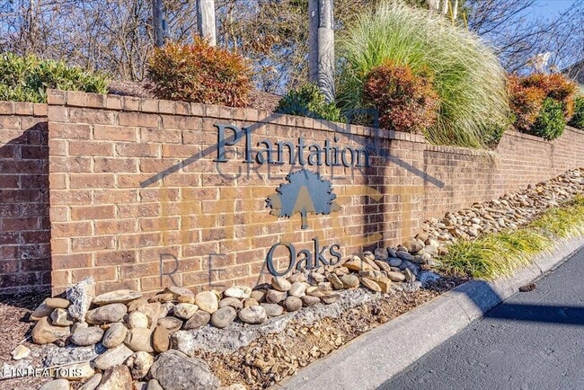 Photo - 810 Klondike Way