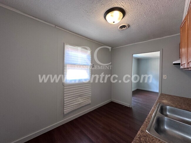 1012 Giddings-