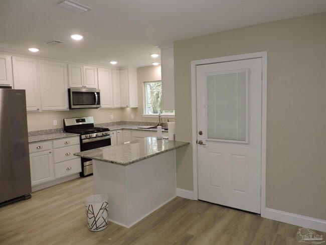 Photo - 3202 W Lee St