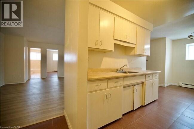 Photo - 223 Heiman St Unité 2