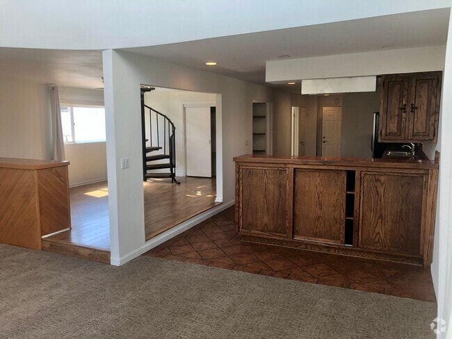 Building Photo - 6657 Vista Del Mar Unit B Rental