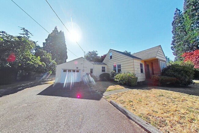 Building Photo - 4 Bedroom House ~ Close to Willamette Park...