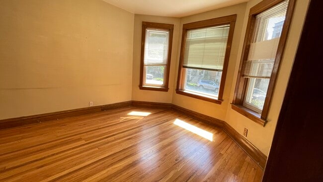 living room - 3753 N Magnolia Ave Unit 1