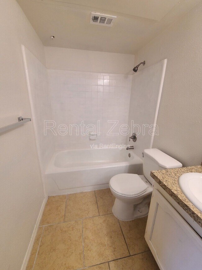 Photo - 4633 Carr St