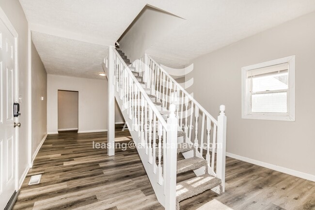 Photo - 417 W 6th St