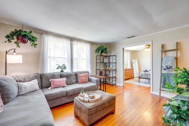 Photo - 1644 Naldo Ave