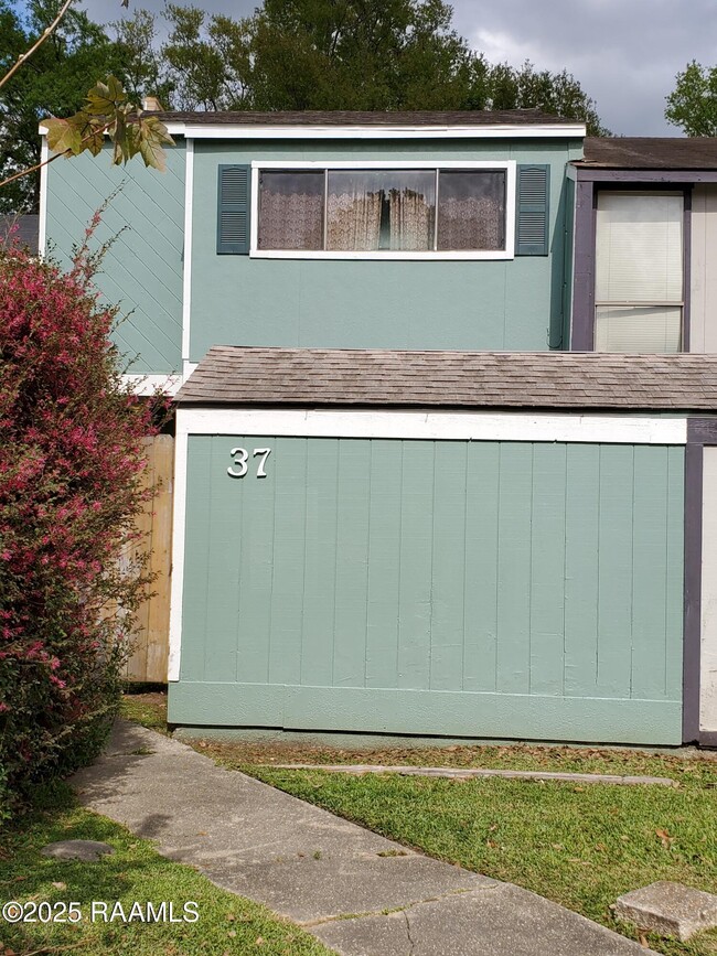 Building Photo - 37 Larkspur Ln Rental