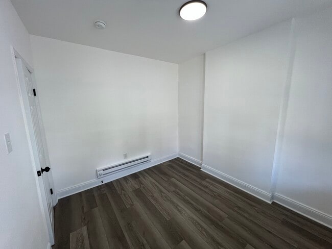 Photo - 921 W 3rd St