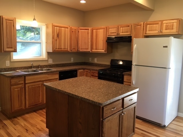 Photo - NEWLY RENOVATED 3 bdrm/2 bath - Sharon