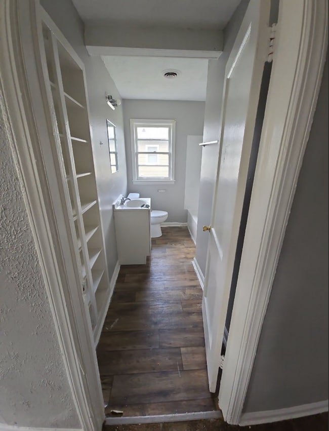 Building Photo - 2114 N Kenyon St Rental