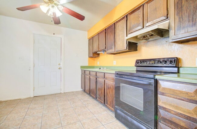 Photo - 373 N Williams St