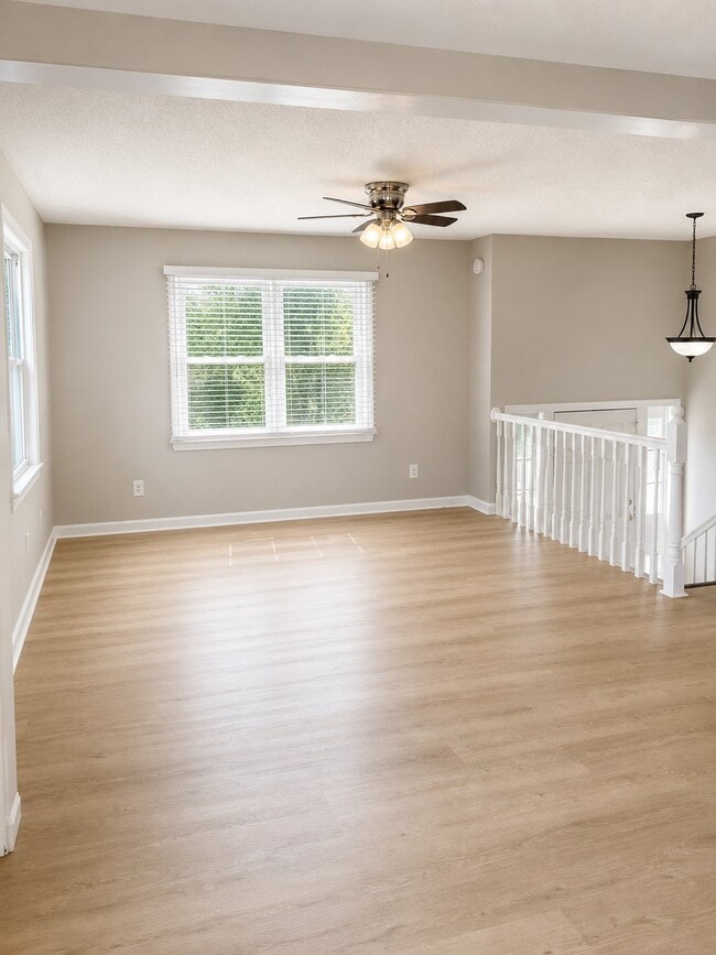 Photo - 1271 Village Cir