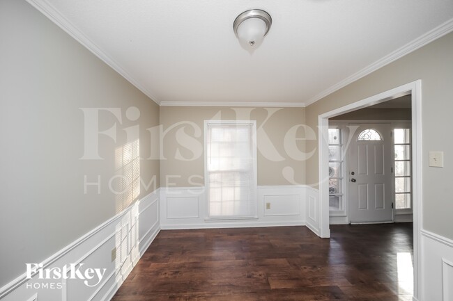 Photo - 6000 Macleod Dr