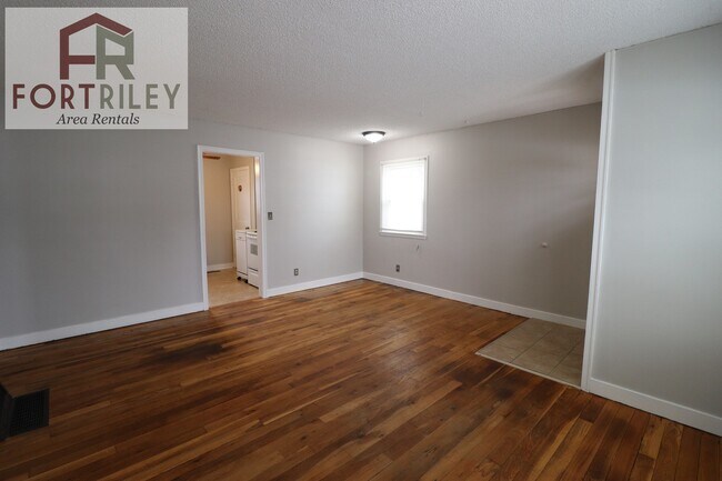 Photo - 530 W Elm St