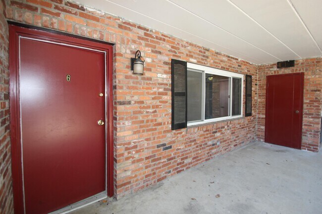 Photo - BRADFORD APARTMENTS -- 094