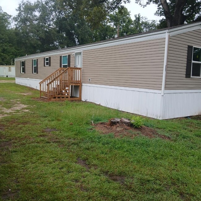 Building Photo - Ceceile St Rental