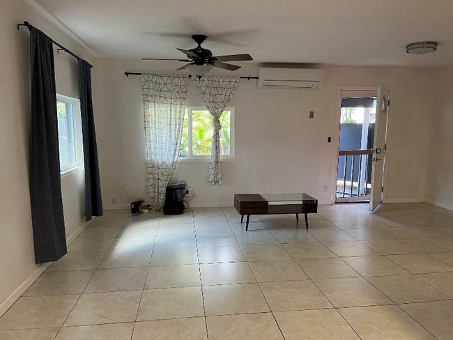 Photo - 4580 Kilauea Ave