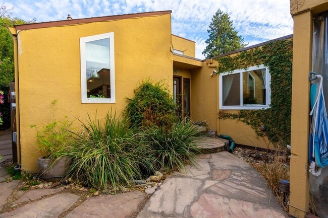 Building Photo - 2110-2112ca Unit 2112ca