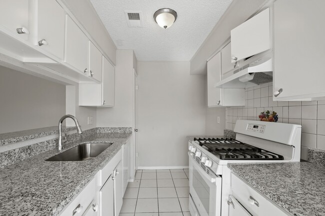 Photo - 13702 Tanvern Ct