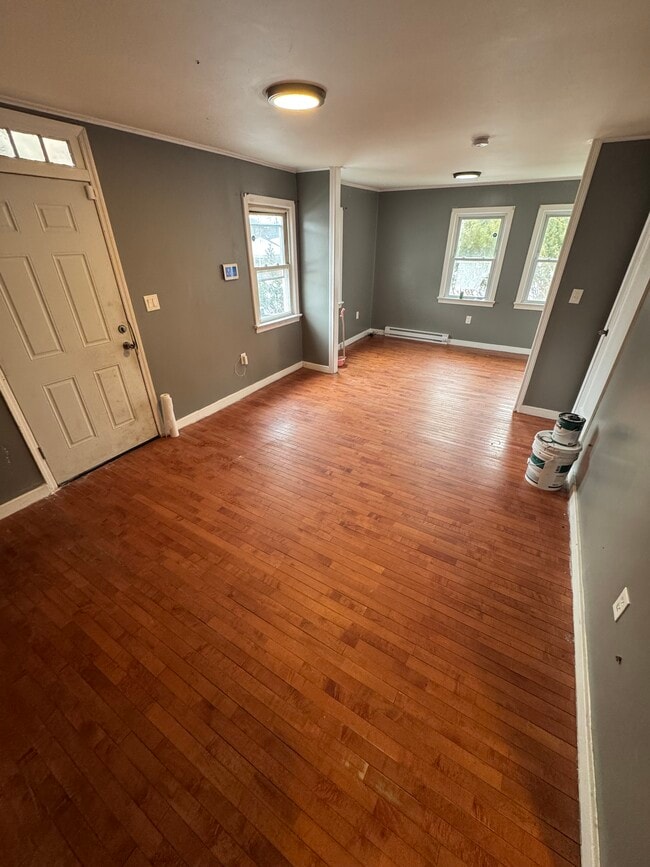 Building Photo - 28 York Ave Unit 1