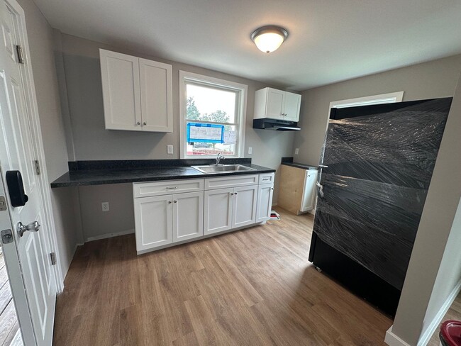 Building Photo - 220 Rosedale Ave Unit A Rental