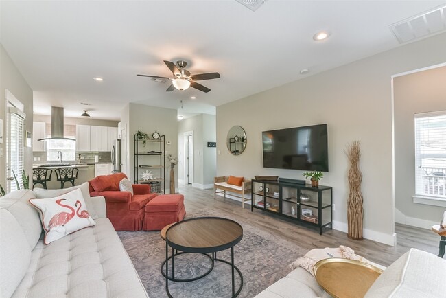 Photo - 1799 E Winn Ave