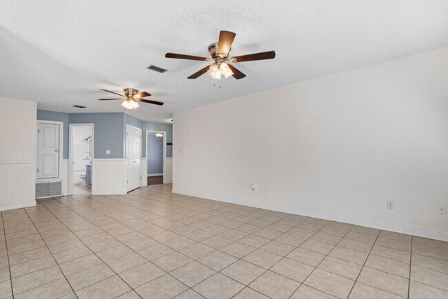 Photo - 1517 Porpoise St