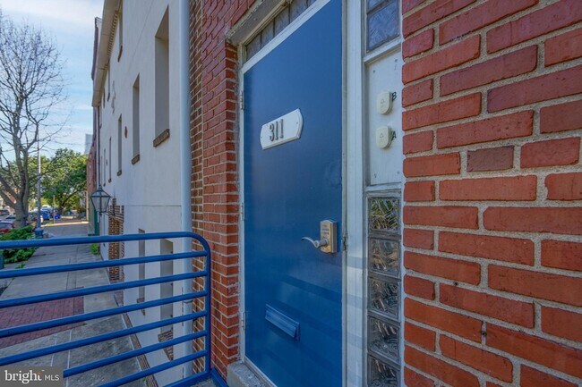 Photo - 13-313 N Front St