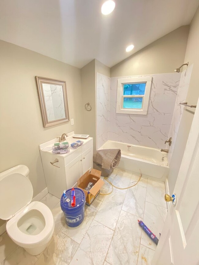 Photo - Fully Renovated 2bd/1ba House close to Downtown & I77