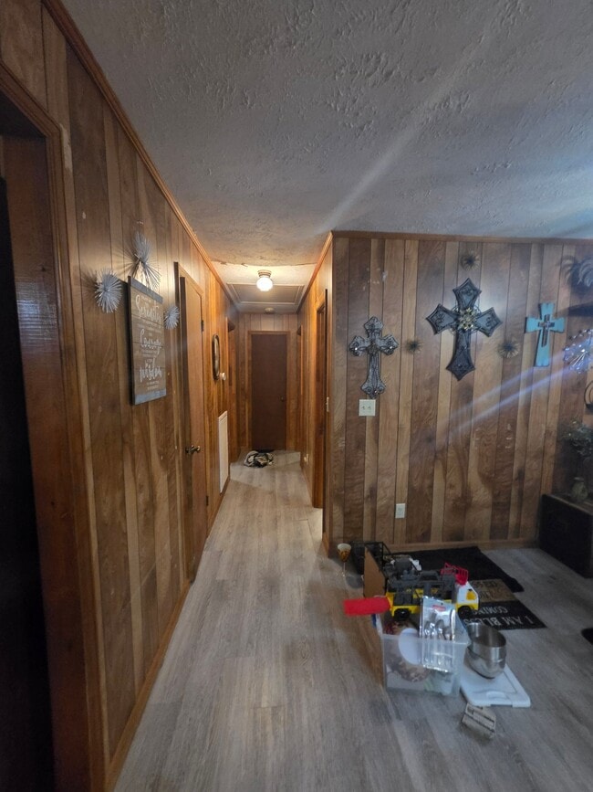 127 Mona Ln
