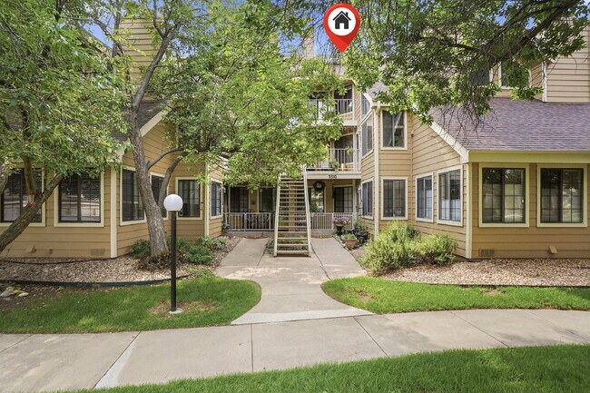 Building Photo - $2,095.95- 1 Bed, 1 Bath Updated Lofted Condo in Boulder with Central AC and In-Unit Laundry! Unit Apt #F