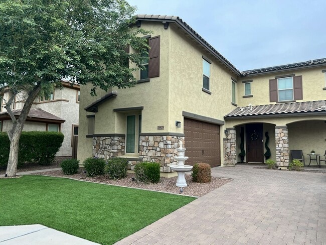 Building Photo - 26829 N 99th Dr