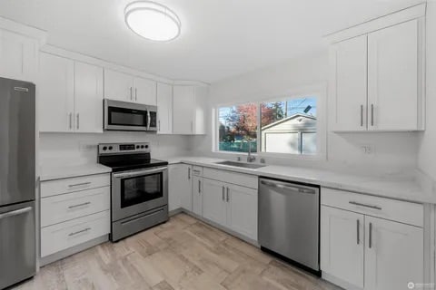 Photo - 911 E 52nd St