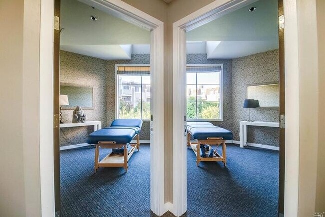 Photo - Perectly Located, **PET FRIENDLY** Spacious, 2bed/ 2bath, Emeryville Condo For Rent