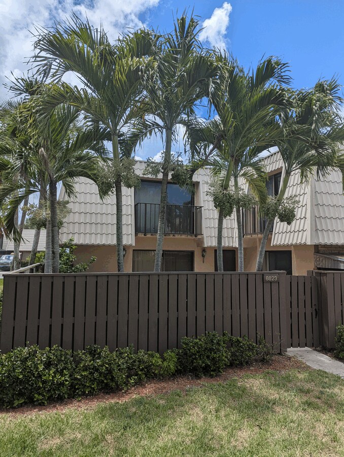 Front - 6823 68th Way