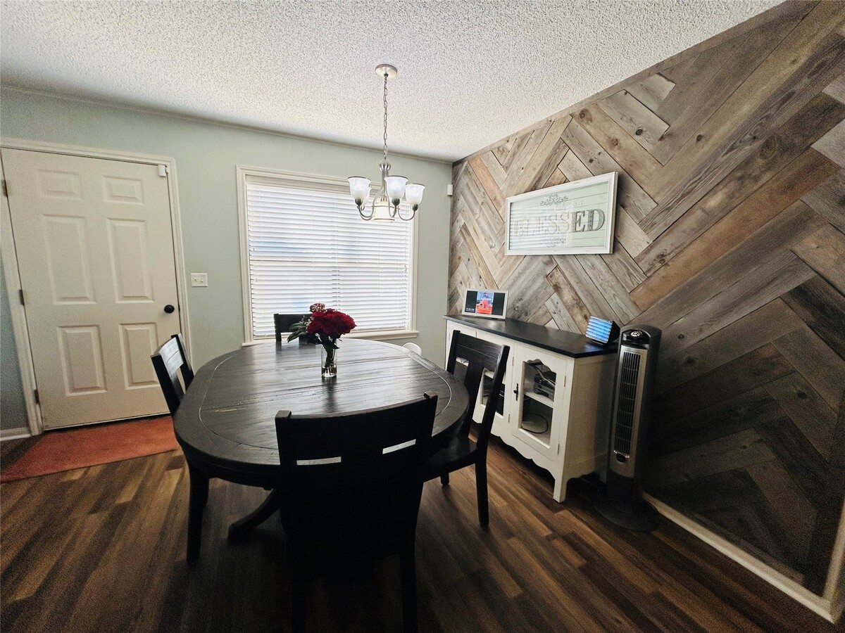 Photo - 108 Creek Bend Ln