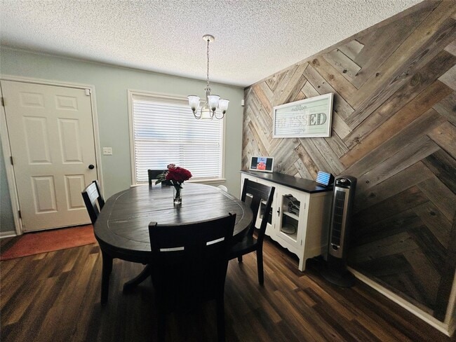 Building Photo - 108 Creek Bend Ln