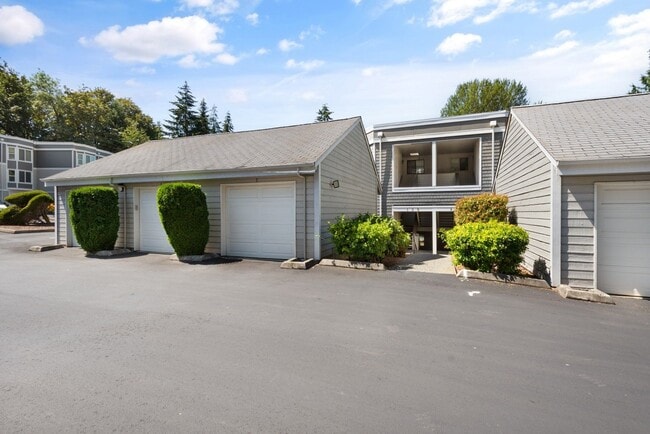Building Photo - 2bd/1.75ba Bellevue Condo Unit D1