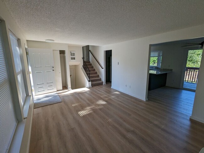 Photo - 12819- 12821 Waller Rd E Unit 12821