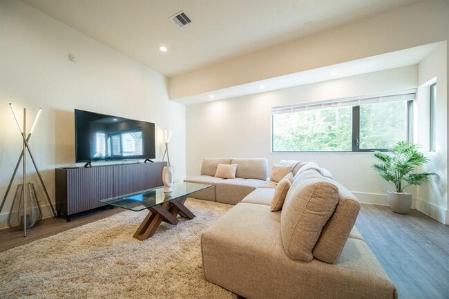 Photo - 2212 Francis St