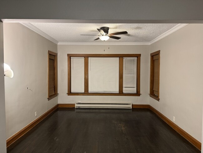 Building Photo - 2117 Scoville Ave Unit 1