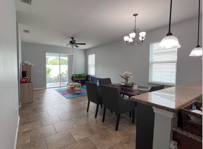 1469 Shorewood Dr