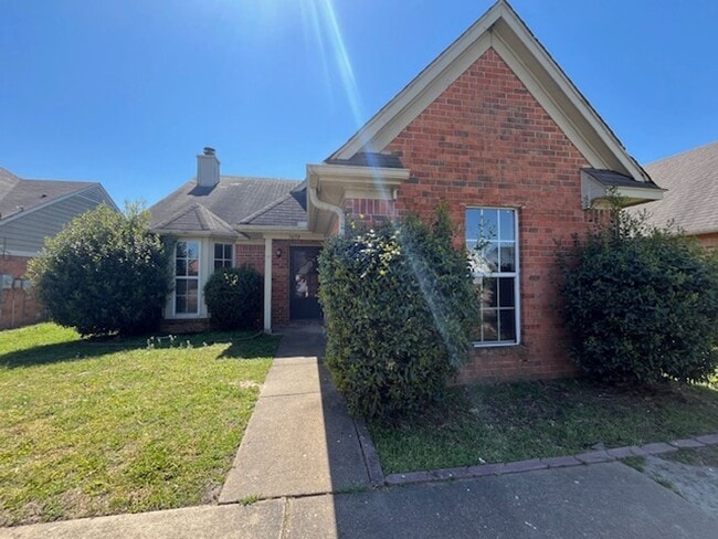 Building Photo - Renovated 2 Bedroom 2 Bath Home for Rent!