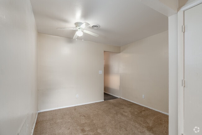 2BR, 1BA - 925SF - Dining Room